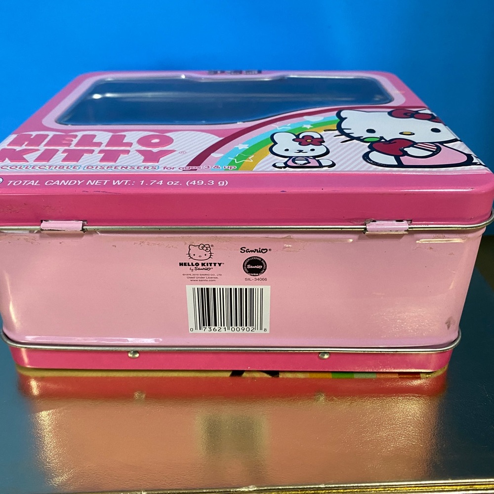 HELLO KITTY 2010 EMBOSSED METAL TOTE w/HANDLE & LATCH PEZ CASE, PLASTIC WINDOW - Picture 11 of 15